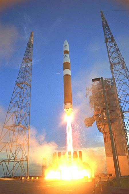 Delta IV launches DSCS III B6